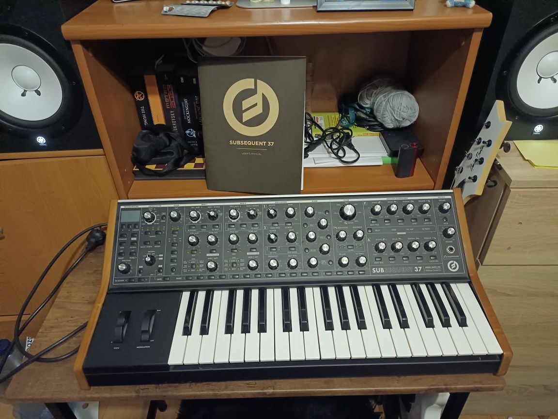 MOOG SUBSEQUENT 37 - syntezator analogowy