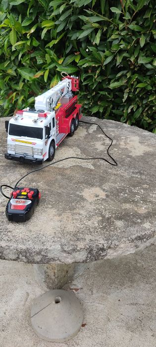 Fantástico Carro bombeiros com comando