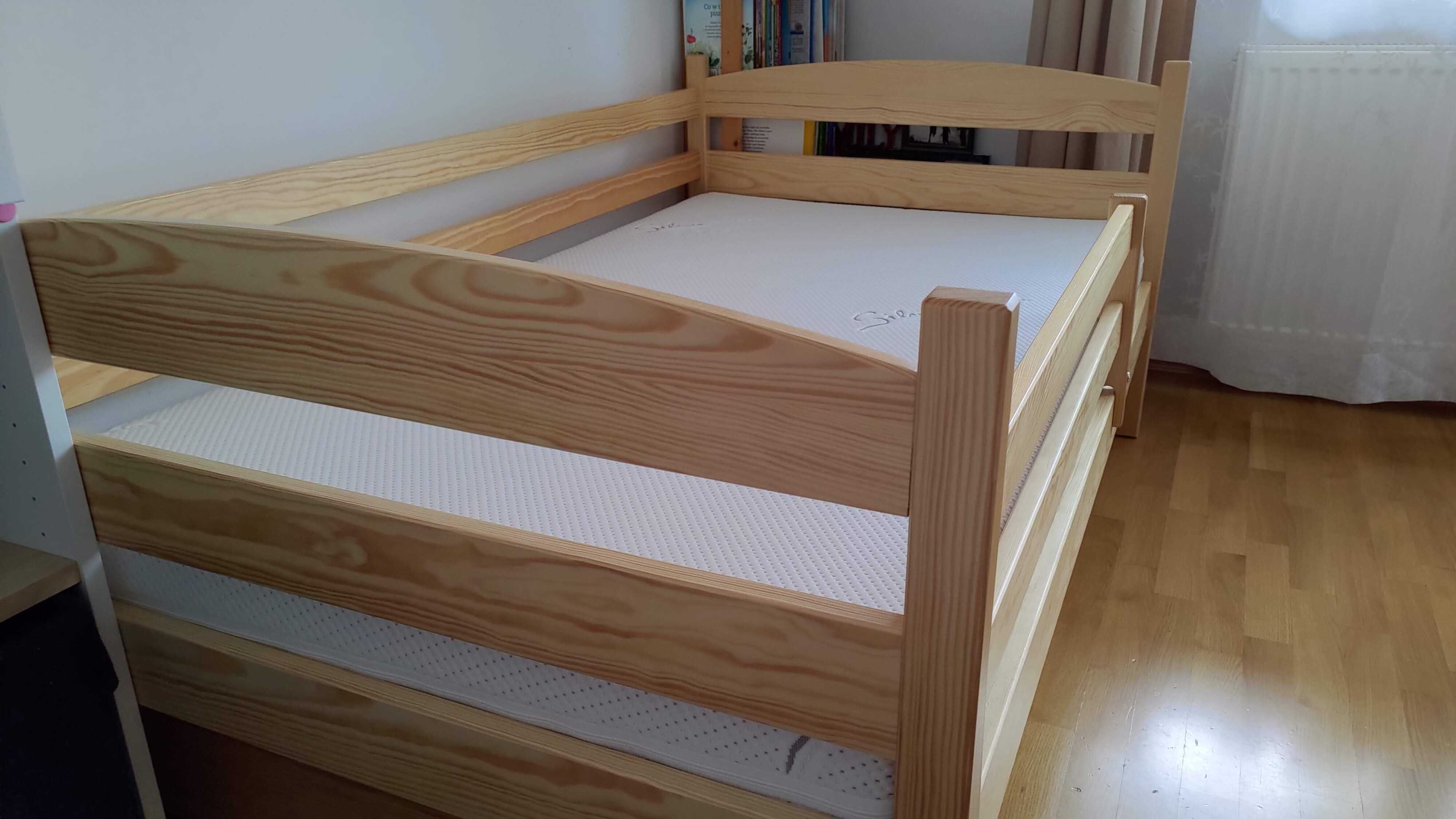 Łóżko 90x160 cm, sosna lakierowana, szuflady zamykane (bez materaca)