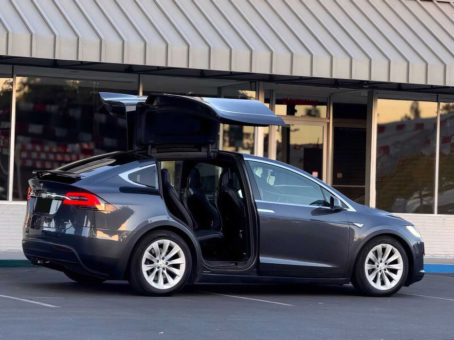 Tesla Model X      2016