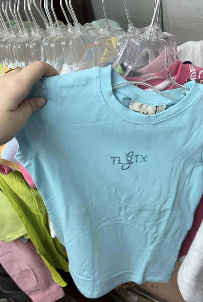 65 peças de roupa de criança 3 meses - 13 anos