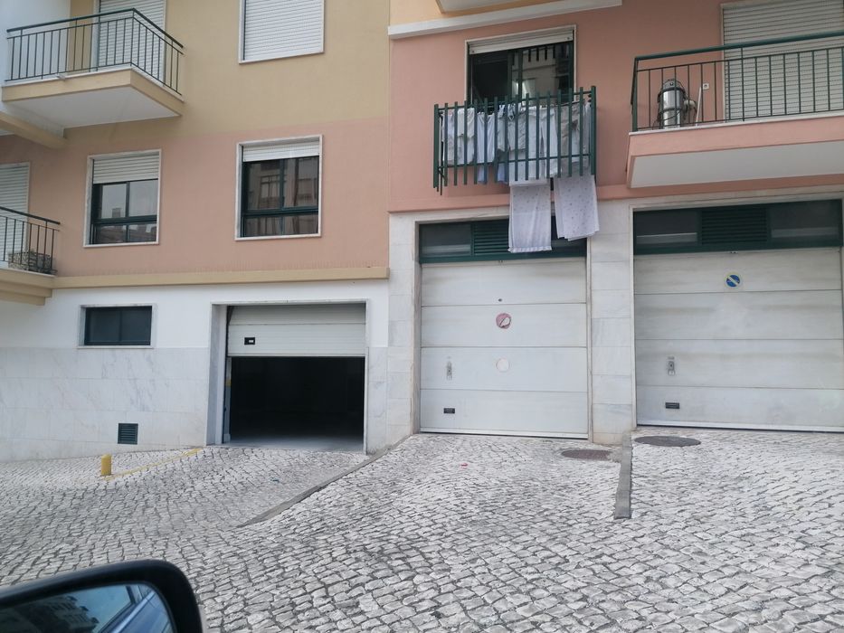 Grande Garagem fechada ou Pequeno Armazem