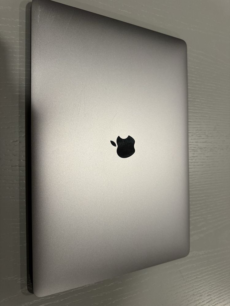 MacBook Pro 15.4" i9 9th Gen, 16 GB RAM, 2 TB, AMD RADEON PRO 560X