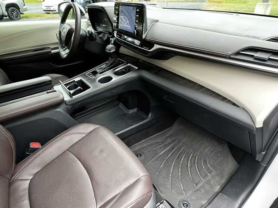 2023 Toyota Sienna Platinum 7-Passenger