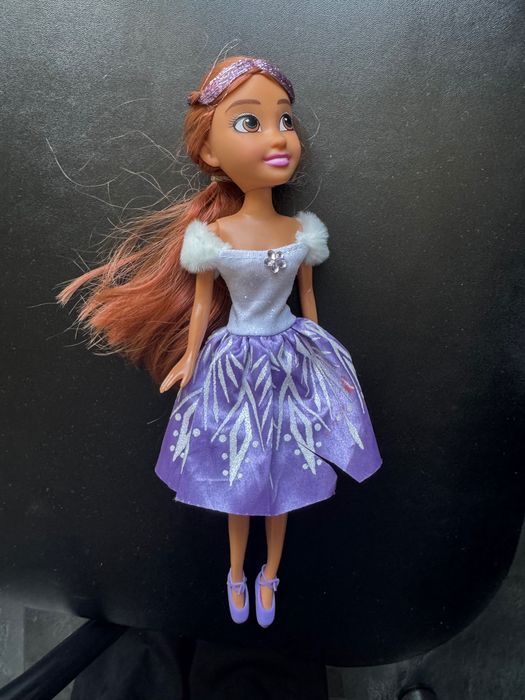 piękna lalka dla dzieci