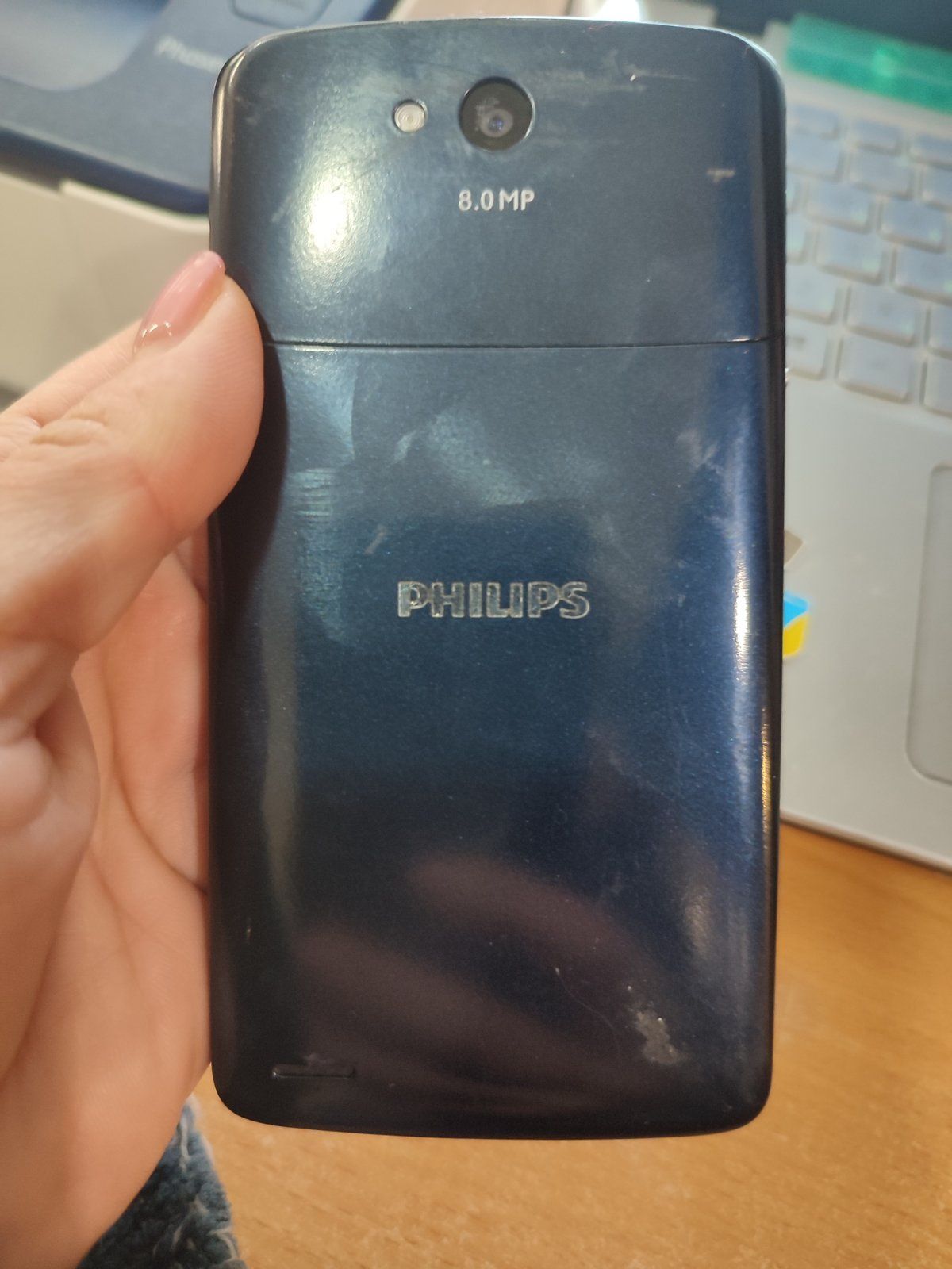 Телефон Philips Xenium W8510