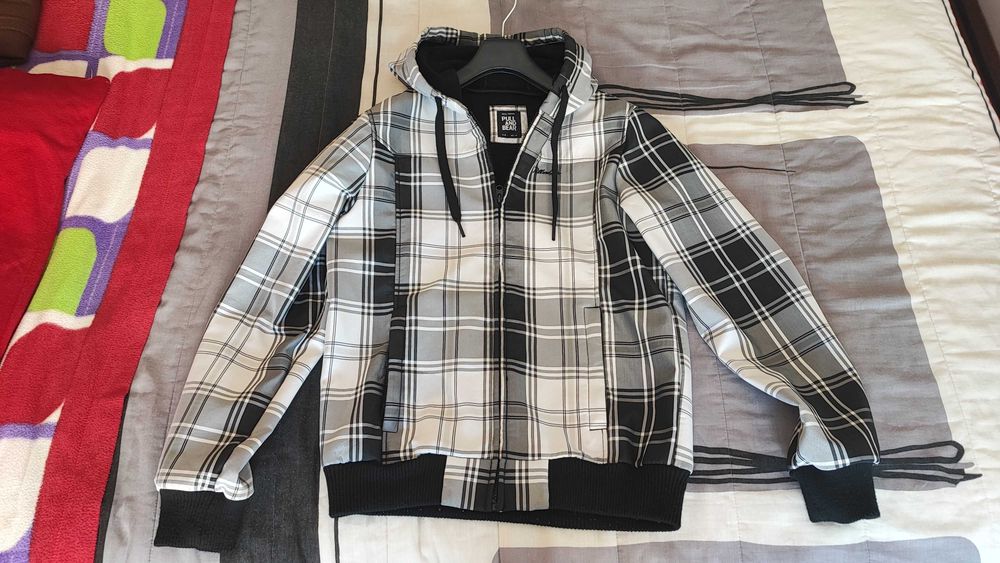 Casaco Pull and Bear Cinza, Preto e Branco