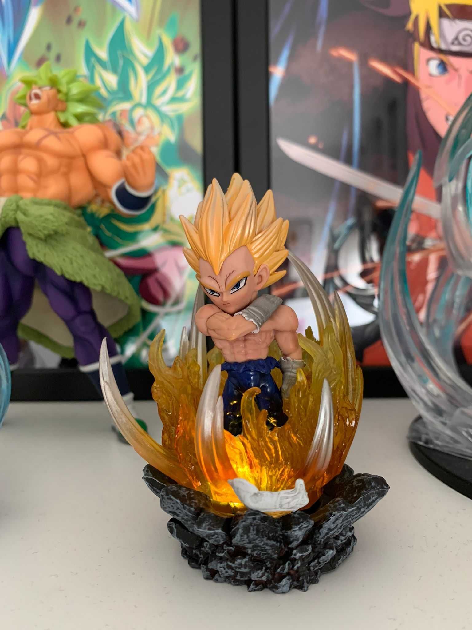 Dragon Ball Vegeta Super Guerreiro 11cm com Led