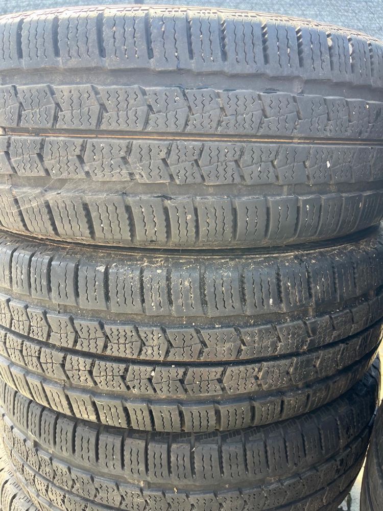 Opony zimowe 4sztuki, stan Dobry 215/65R 16C