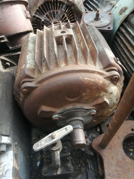 Асинхронные электродвигателя ,в нерабочем состоянии,продам как донора