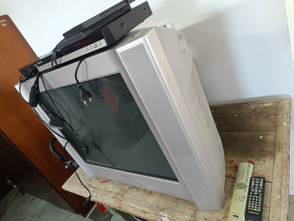 TV SONY 28 cali + dekoder DVB-T Manta + odtwarzacz Samsung