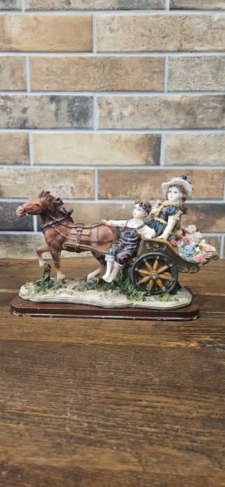 Figura, rzeźba na podstawie drewnianej