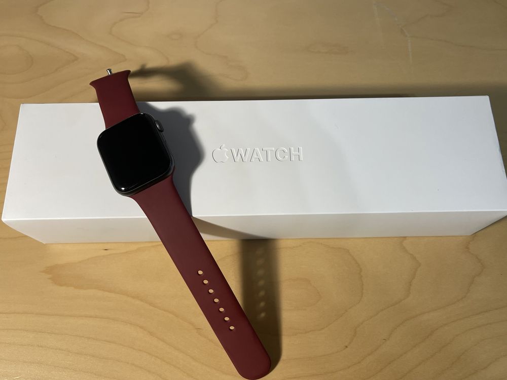 Apple Watch 4 44mm, aluminium. MEGA ZESTAW ! 7 pasków