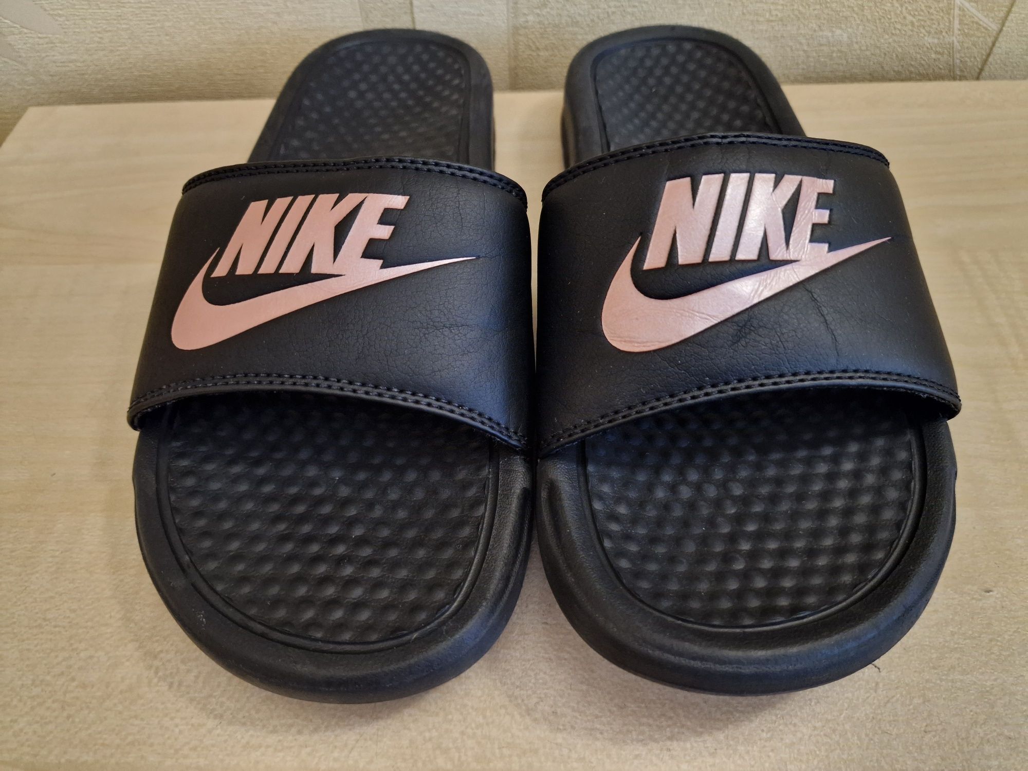 Шльопанці Nike Benassi оригінал розмір 38