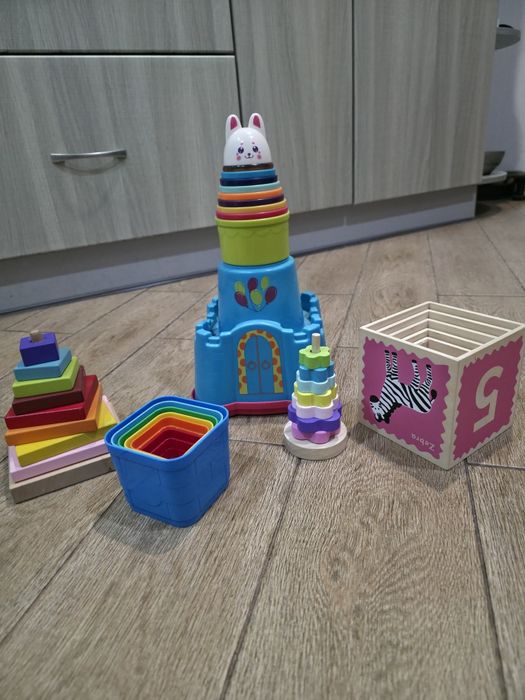 Продам дитячі іграшки пірамідки