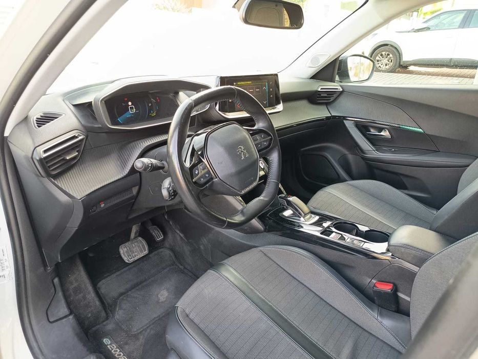 Peugeot E-2008 Allure