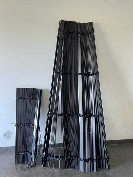 Cortinas venezianas em madeira Pretas