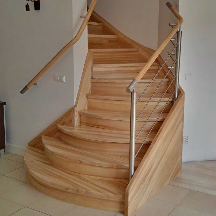 Renowacje schodów drewnianych cyklinowanie