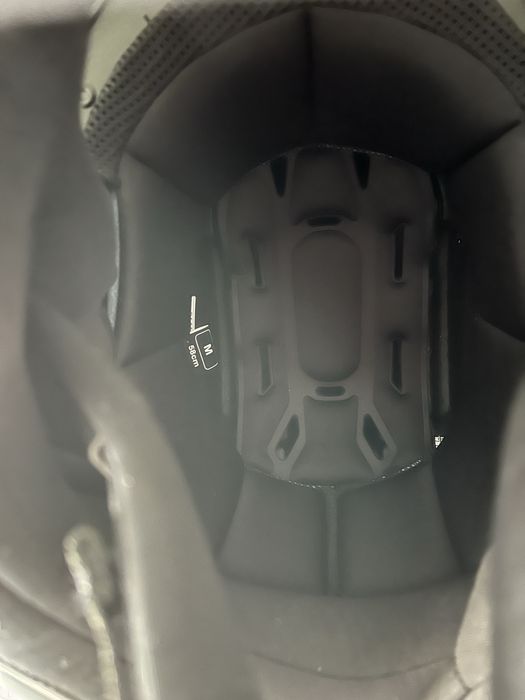 Capacete com viseira solar e sistema de comunicação Bluetooth