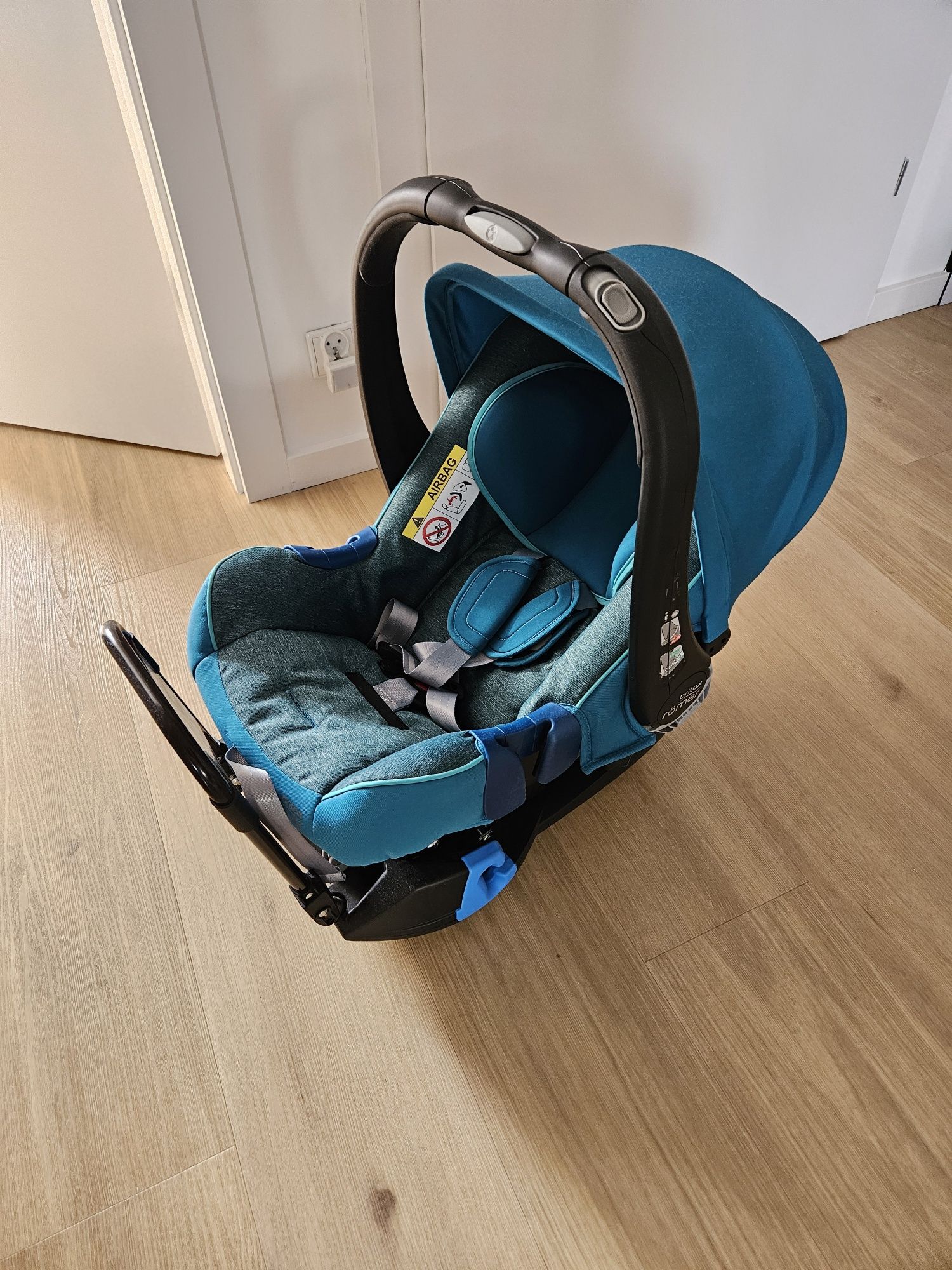 Fotelik nosidełko z bazą Britax Romer Baby Safe Plus SHR II turkusowy