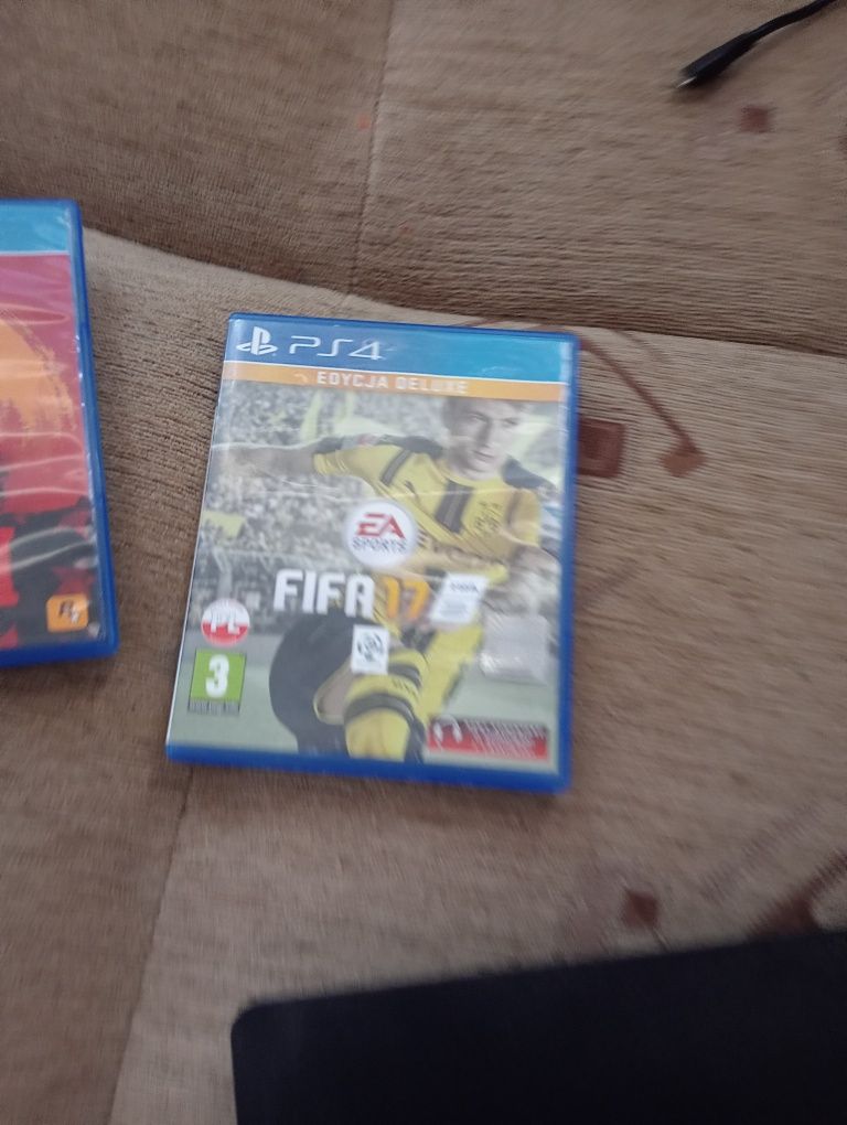 Witam mam na sprzedaż ps 4 slim nie odbieram telefonów  proszę pisać