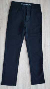 Czarne spodnie jeansowe proste straight leg