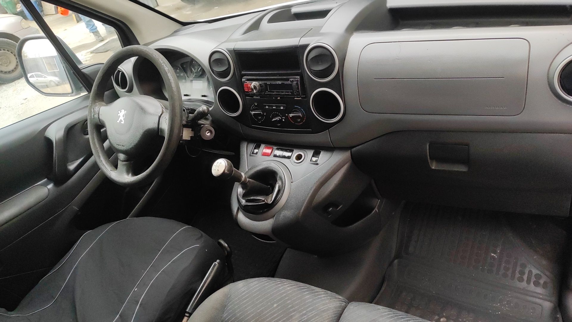 Peugeot Partner 12r 1.6hdi dostawczak 3osob hak klima kręci nie odpala