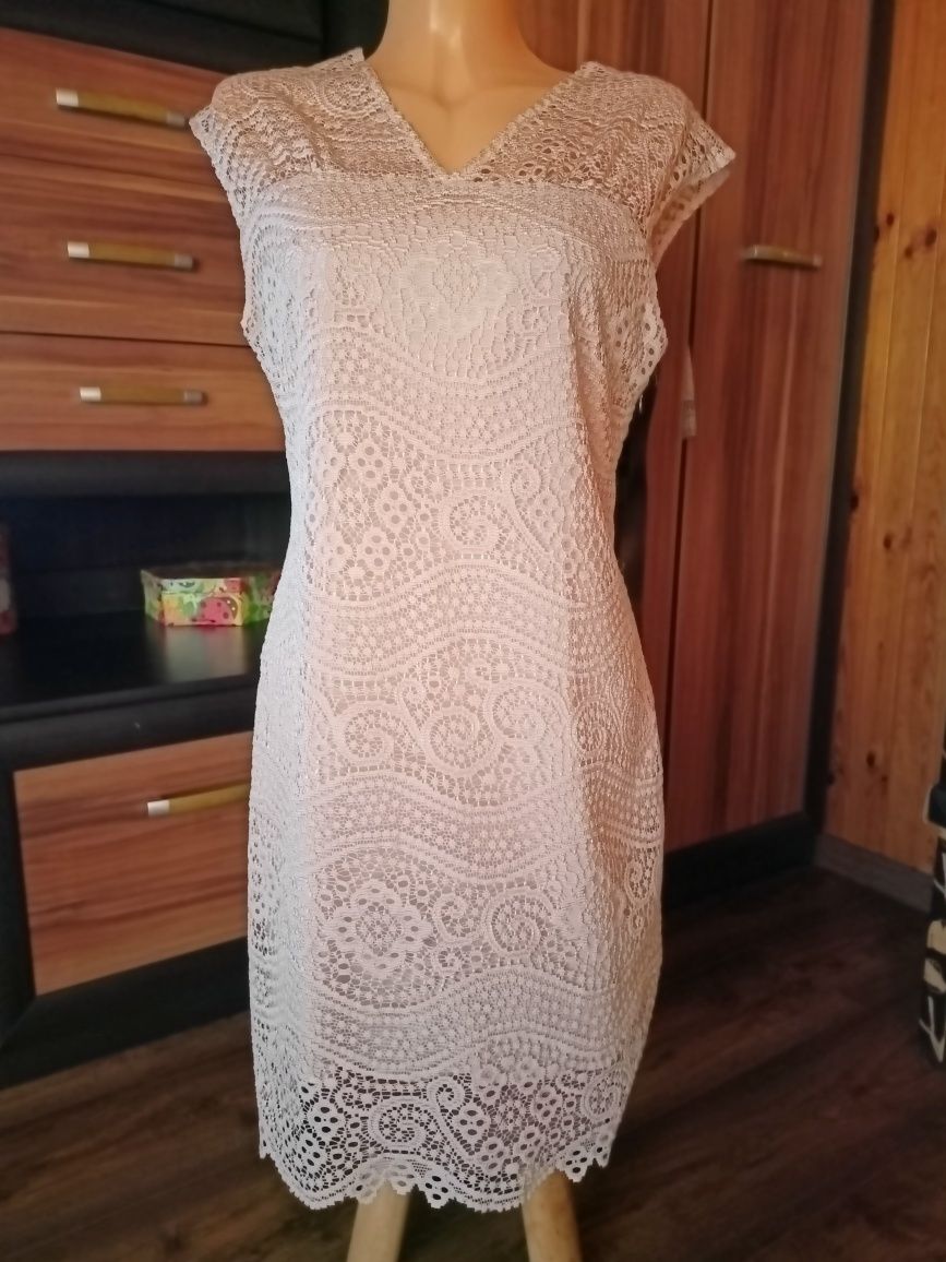 Koronkowa sukienka