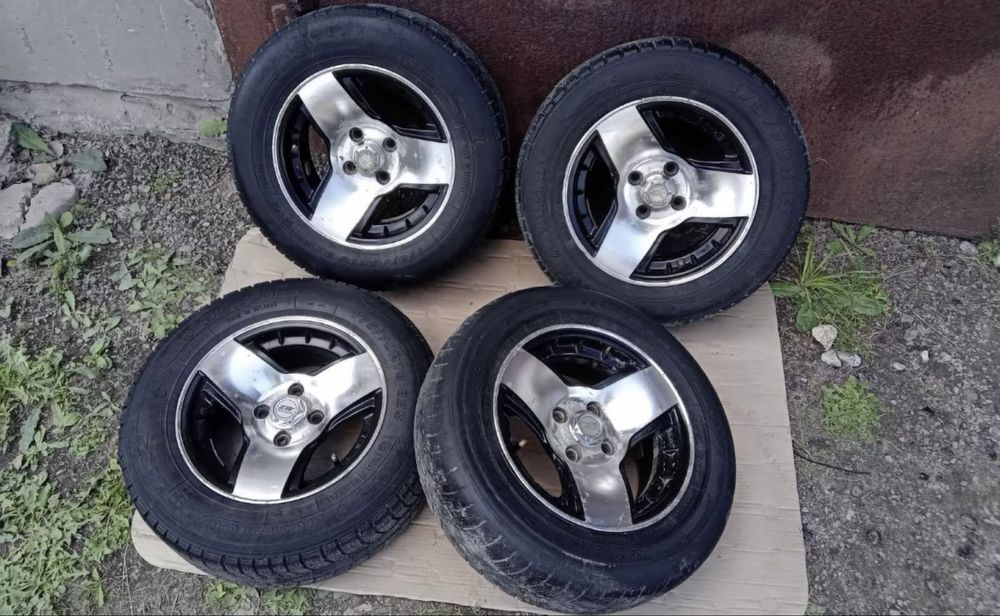 Титани диски на ваз  щимня резина !R13