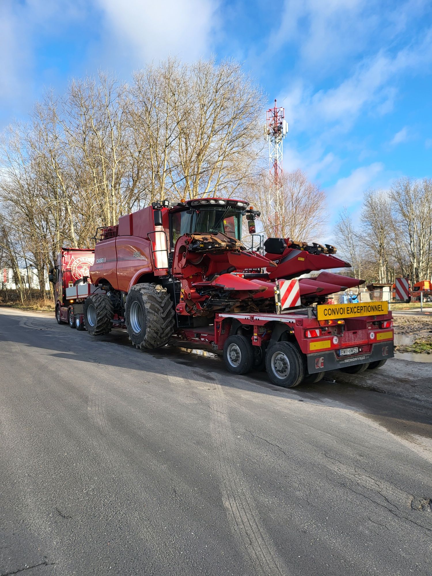 Transport kombajnów sieczkarni opryskiwaczy forwarder harvester domków