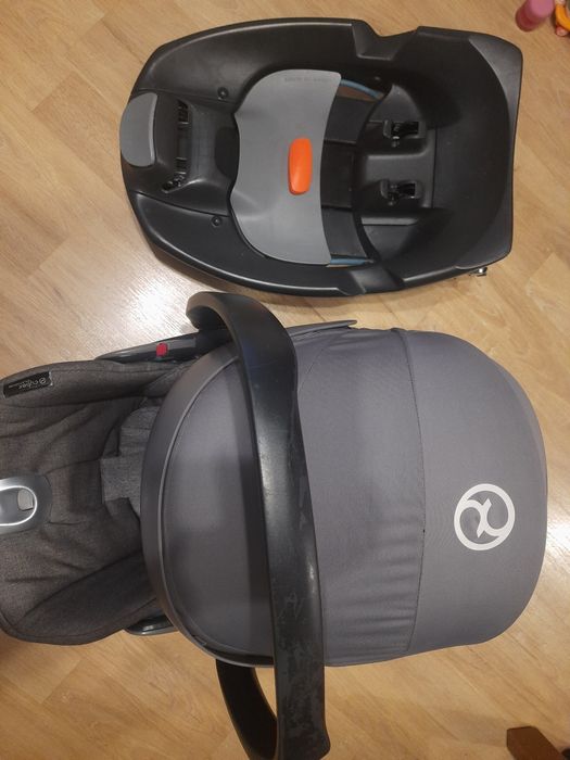 автокрісло Cybex Cloud Q з базою