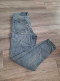 Jeansy vintage z dziurami ZARA