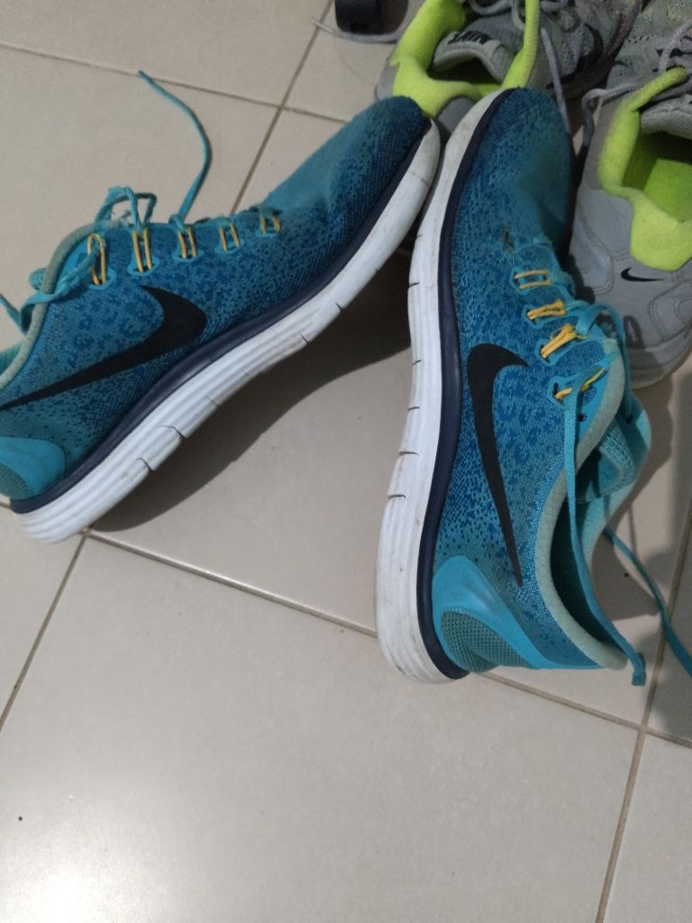 Vendo 2 pares de Sapatilhas Nike