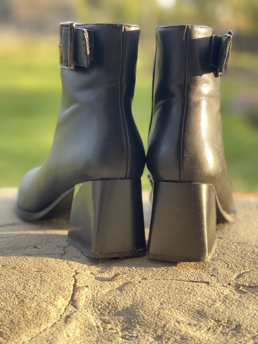 Стильні осінні черевики на каблуку