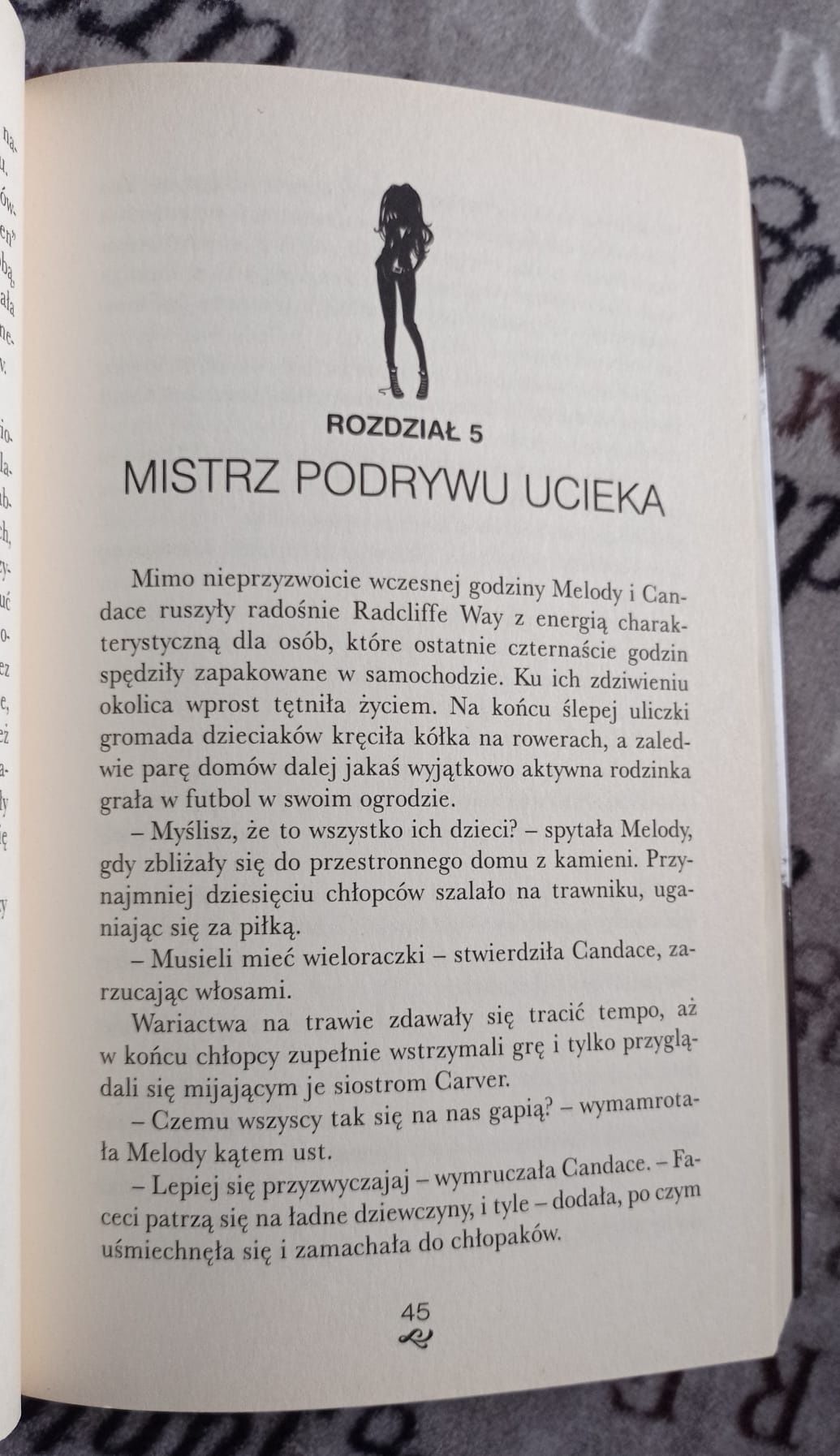 książka Upiorna Szkoła Monster High autorstwa Lisi Harrison