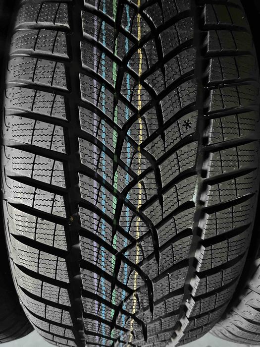 245/45/19 R19 Goodyear Ultra Grip Perfomance GEN1 4шт нові зима