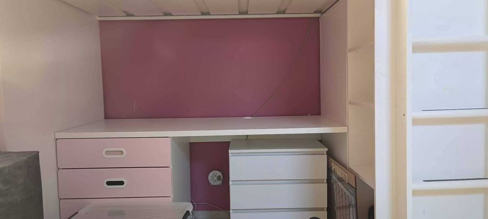 Łóżko piętrowe Ikea Samastad z biurkiem i materacem