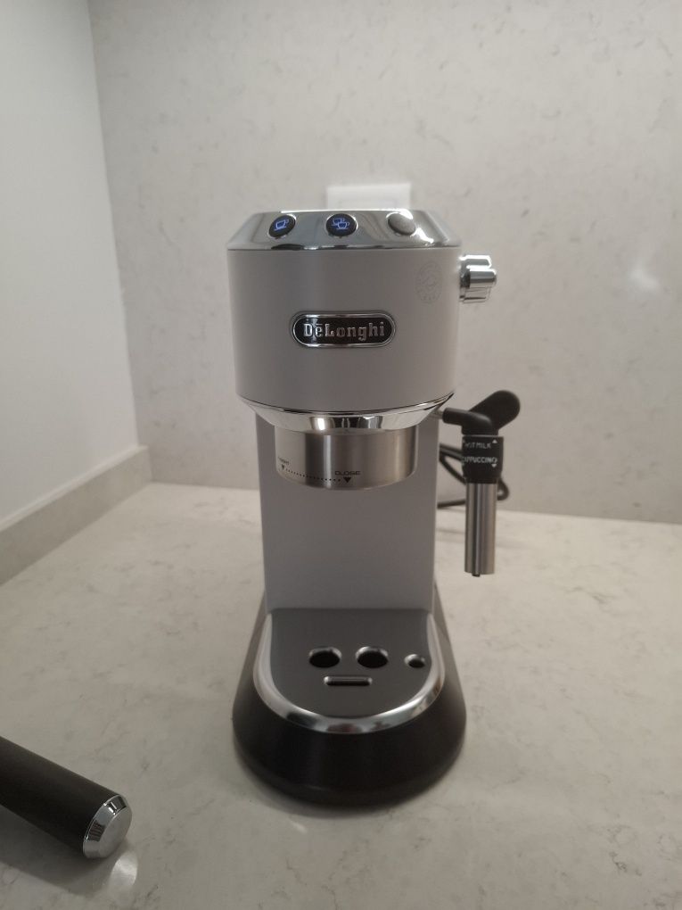 Delonghi Dedica Branca