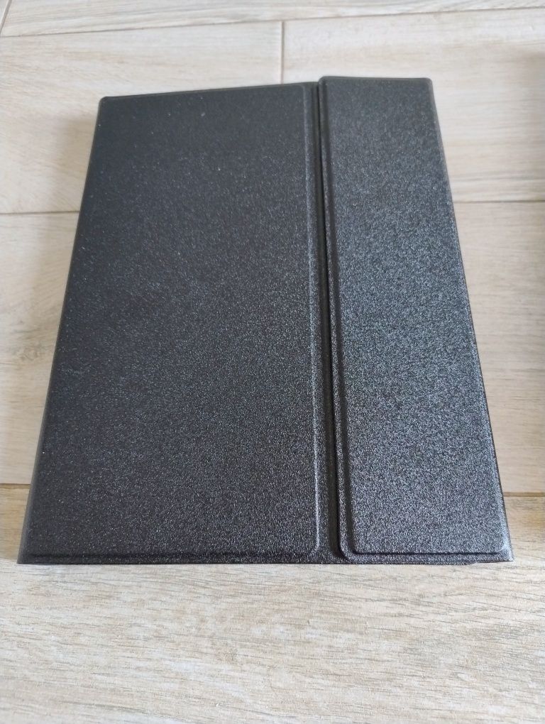 Etui Klawiatura do Apple iPad 9/8/7 10,2 niemiecka