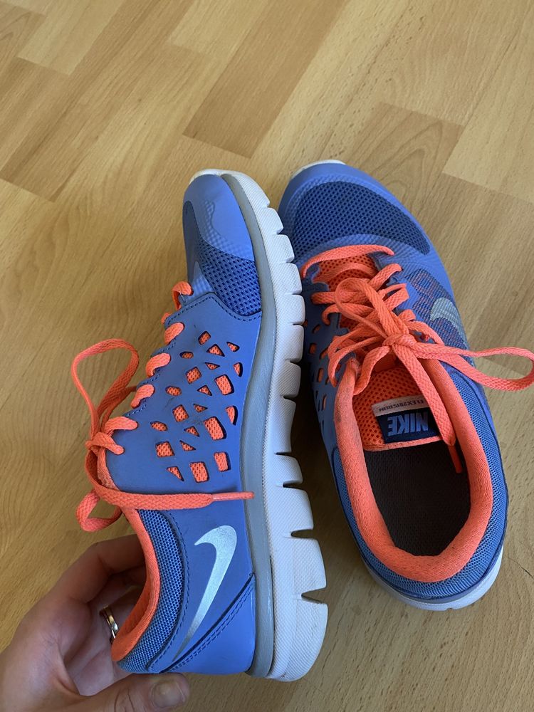 Niebiesko pomarańczowe buty sportowe Nike do biegania rozmiar 38