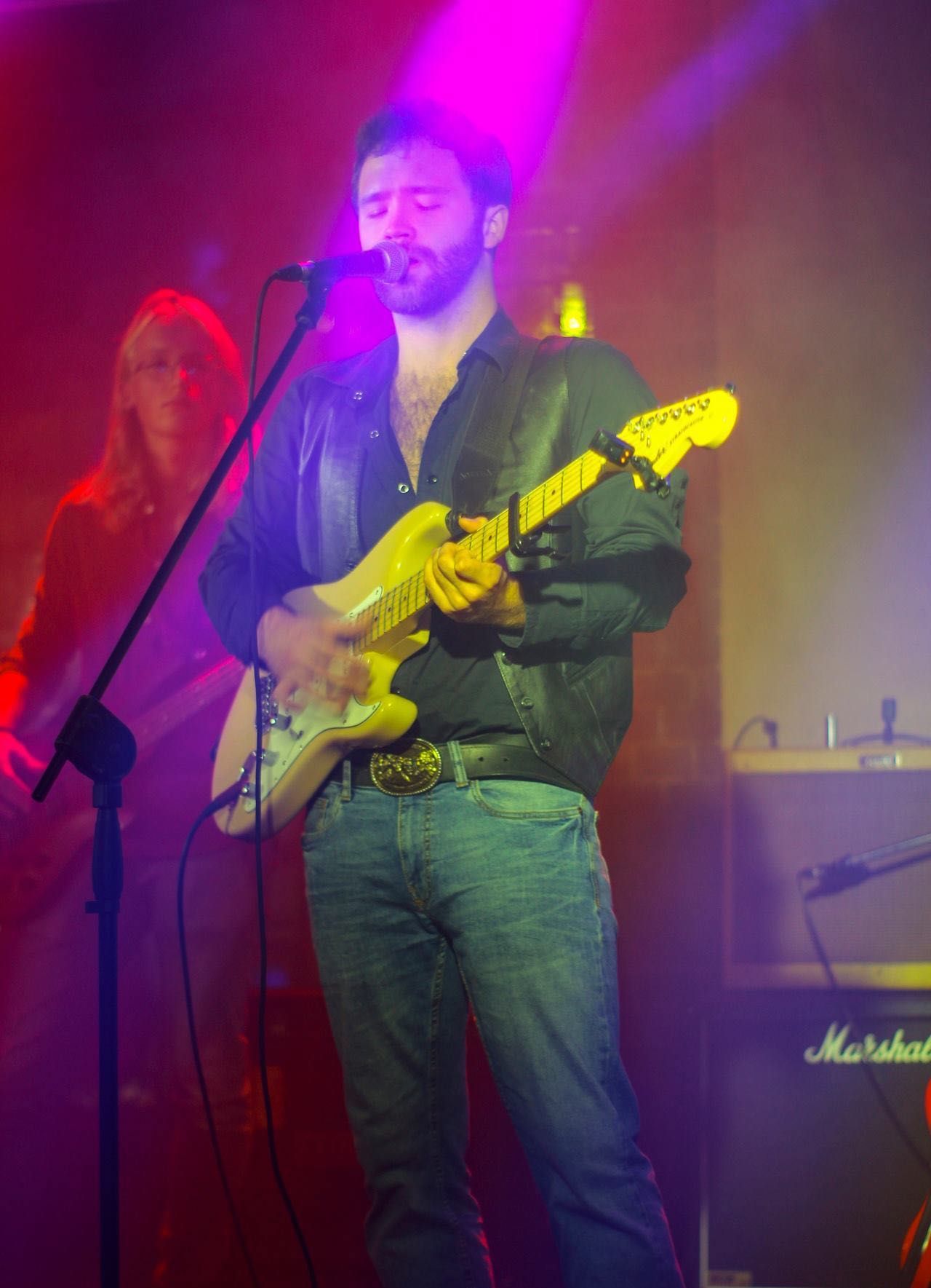 Muzyka na żywo oprawa występ restauracji pub klub wesele event