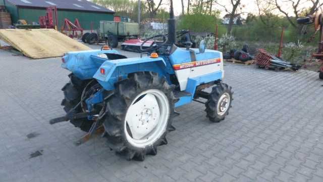 Traktor Mini Traktorek MITSUBISHI MT 2201 D 4x4