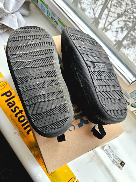 Продам утеплённые мужские тапочки на зиму 42,5