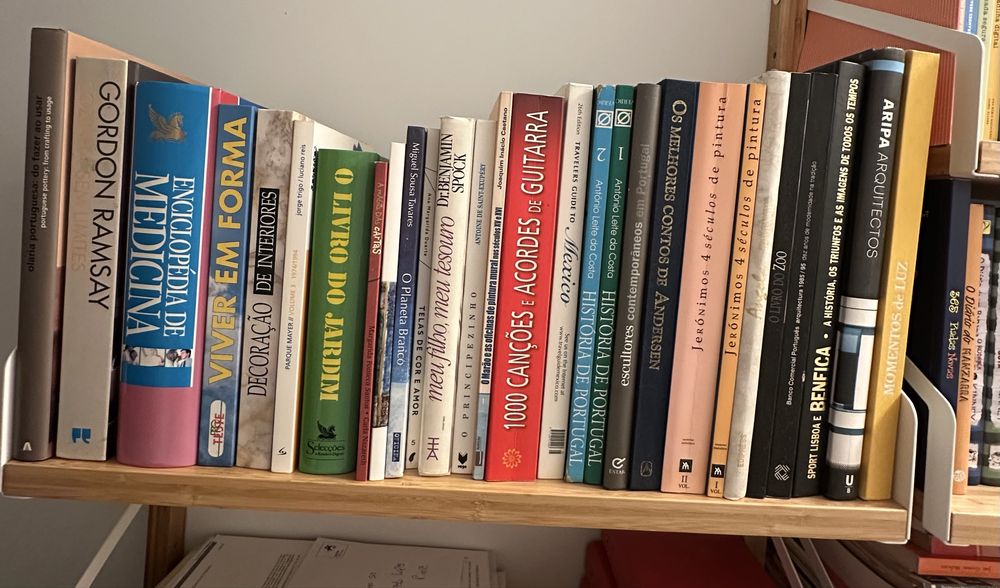 Vendo 200 livros para desocupar