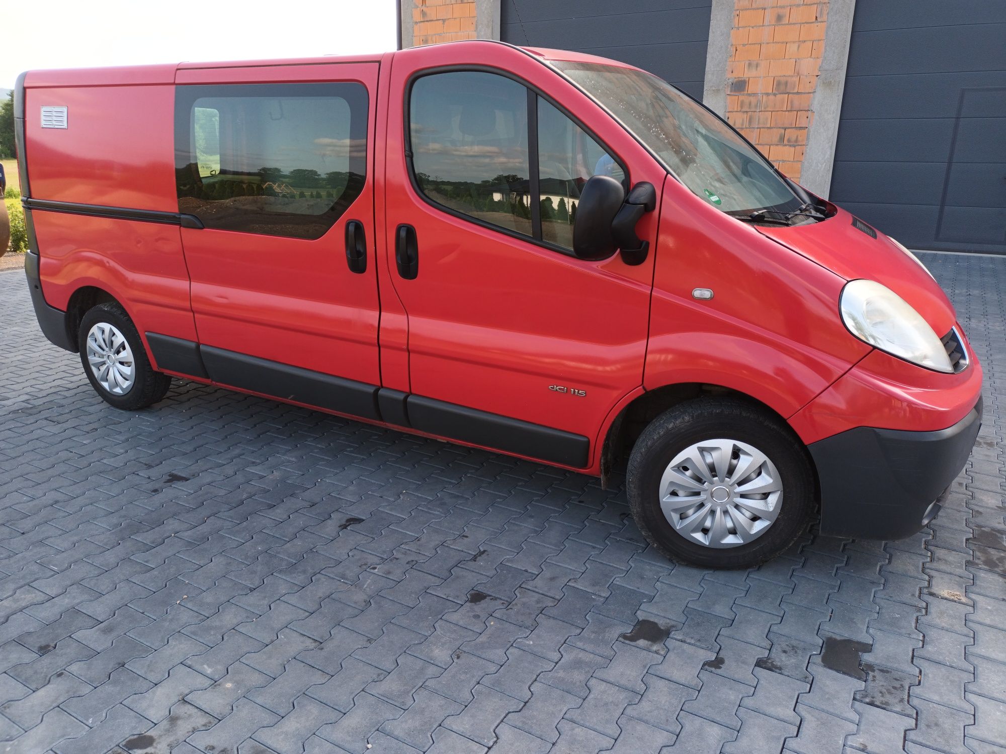 RENAULT  TRAFIC rok.2011 klimatyzacja czujnik parkowania wersja long .