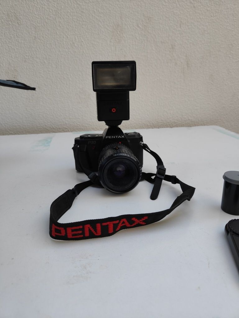 Pentax P30 + Lente Takumar-A Zoom 28-80mm + Flash AF240Z