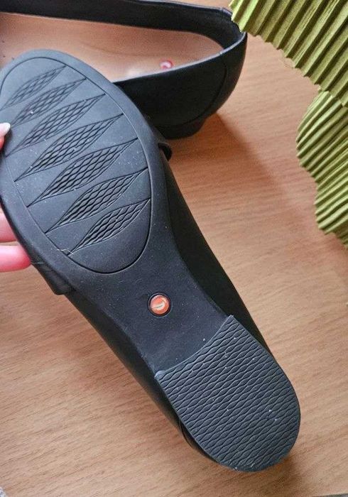Элегантные туфли-балетки Clarks Unstructured, р. 40,5-41