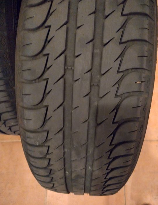 Pneus par 2 Mercedes Classe A 180 - 205/55/R16 bom rasto!
