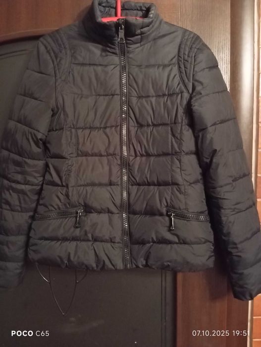 Куртка жіноча 46-48 чорного кольору