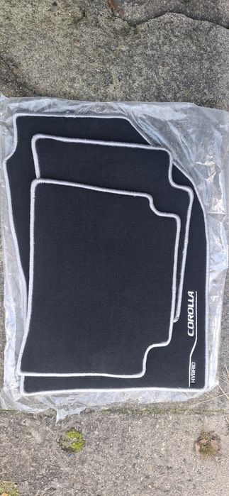 Dywaniki welurowe Toyota Corolla hybrid 2023r